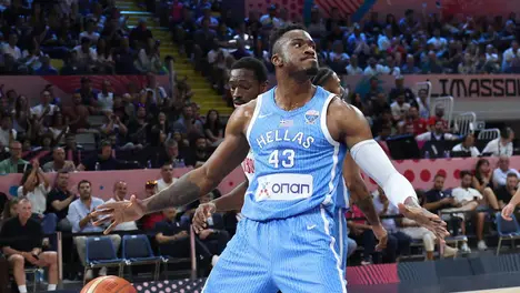 NBA海报焦点：东契奇与詹姆斯的传奇对比